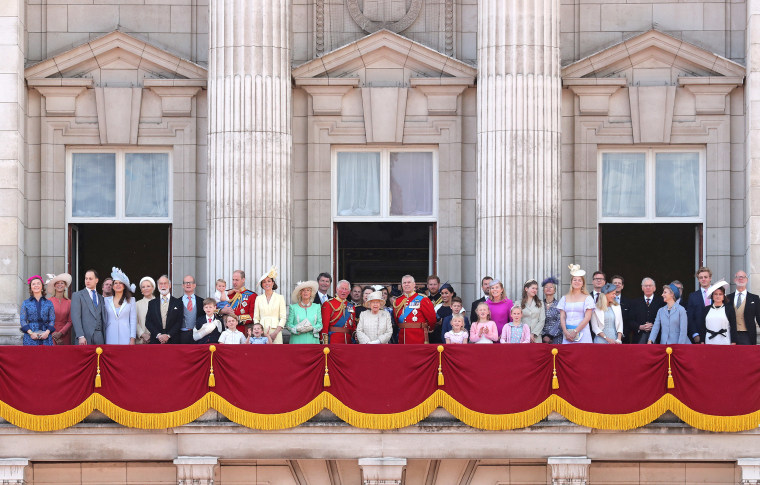 Image: The royal family at Buckingham Palace