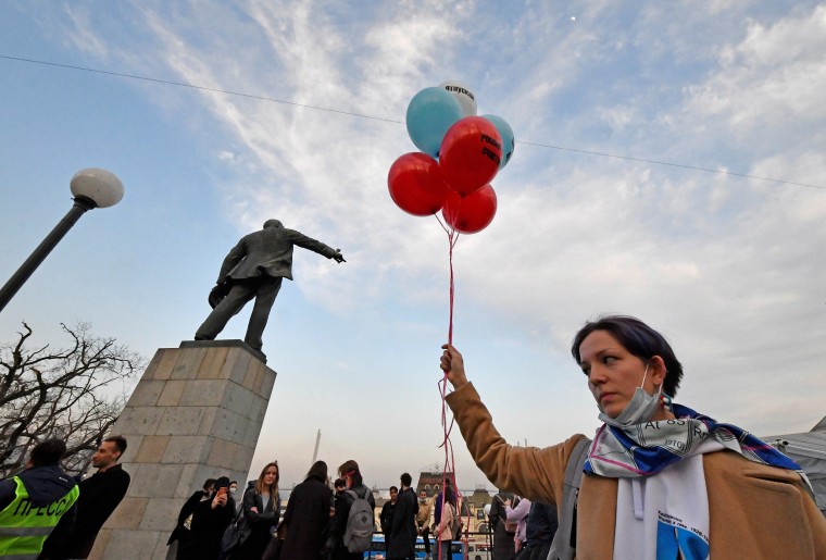 Image: A participant holds balloons during a rally in support of jailed Russian opposition politician Alexei Navalny in Vladivostok