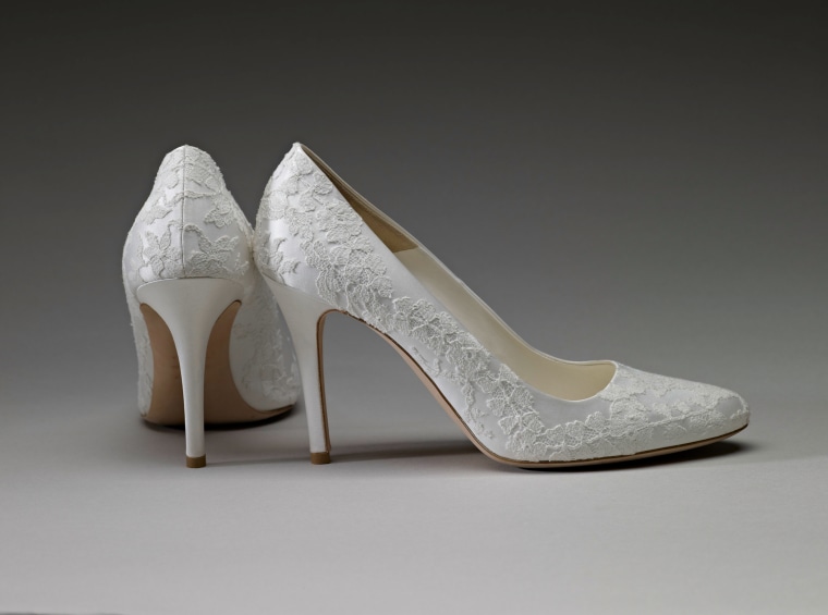 A pair of duchesse ivory shoes with lace embroidery.