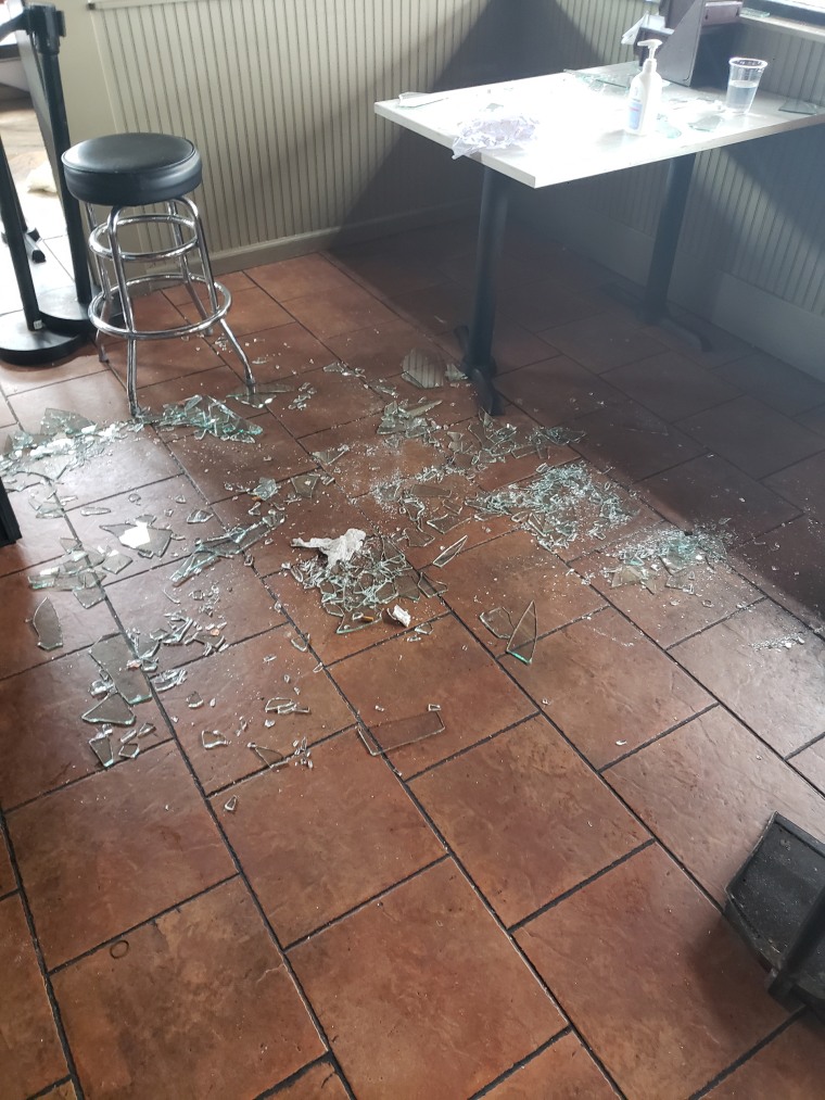 Tran said he found a note while cleaning up glass inside the restaurant. 
