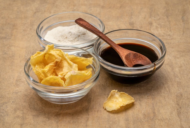 Dried slices of yacon tuber, syrup and powder.