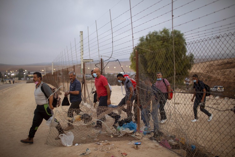 Image: Palestinian laborers
