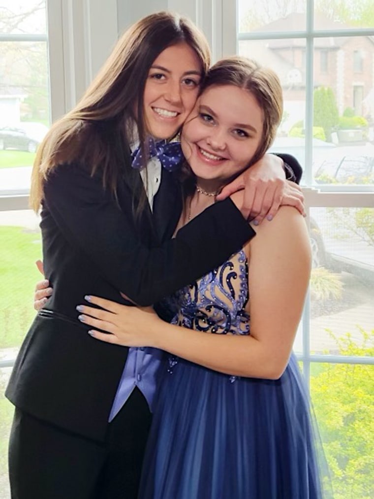 Ohio High School Elects A Lesbian Couple As Prom King And Queen