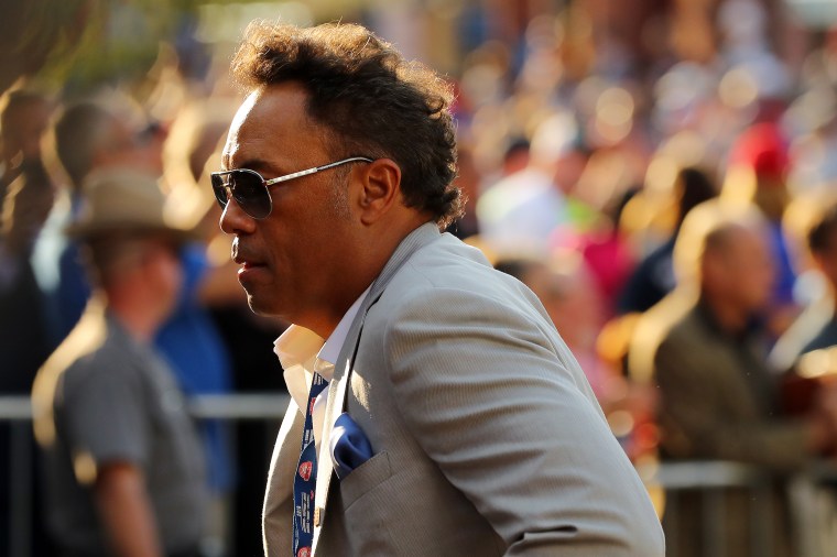 Roberto Alomar resigns from Hall of Fame board, remains enshrined amid  sexual misconduct allegation