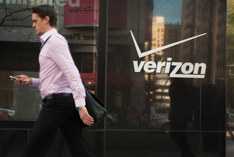 Image: Verizon Shares Fall Lower On Missed Revenue Targets, And Drop In Customers