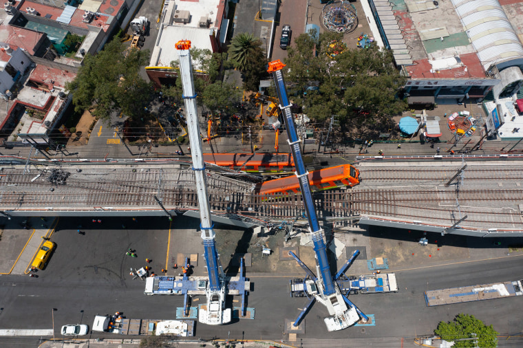 Image: The works to remove the damaged train after a train  overpass collapsed, killing 23 people, Mexico City