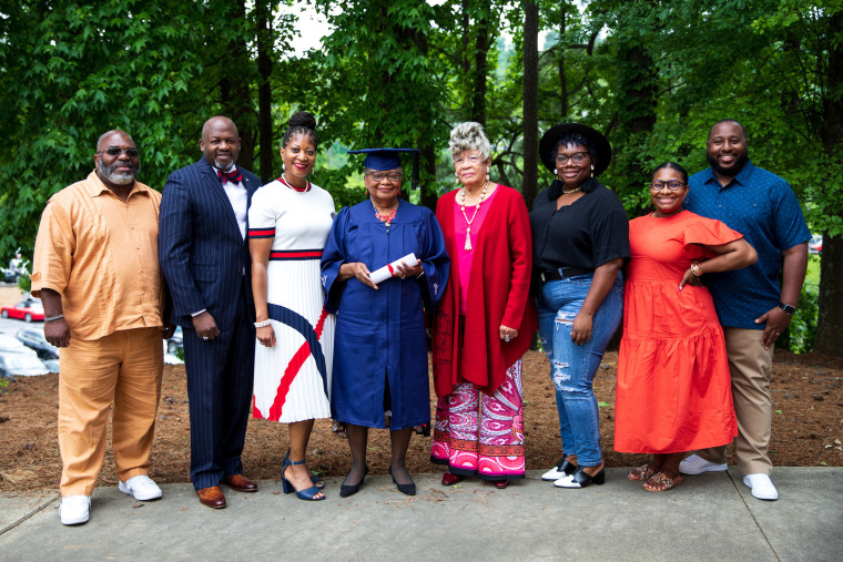 78-year-old great-grandmother receives degree