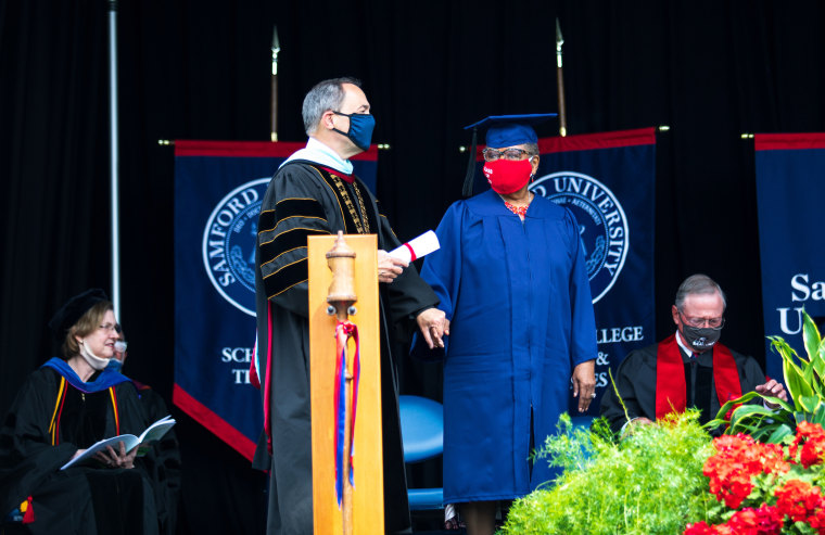 78-year-old great-grandmother receives degree