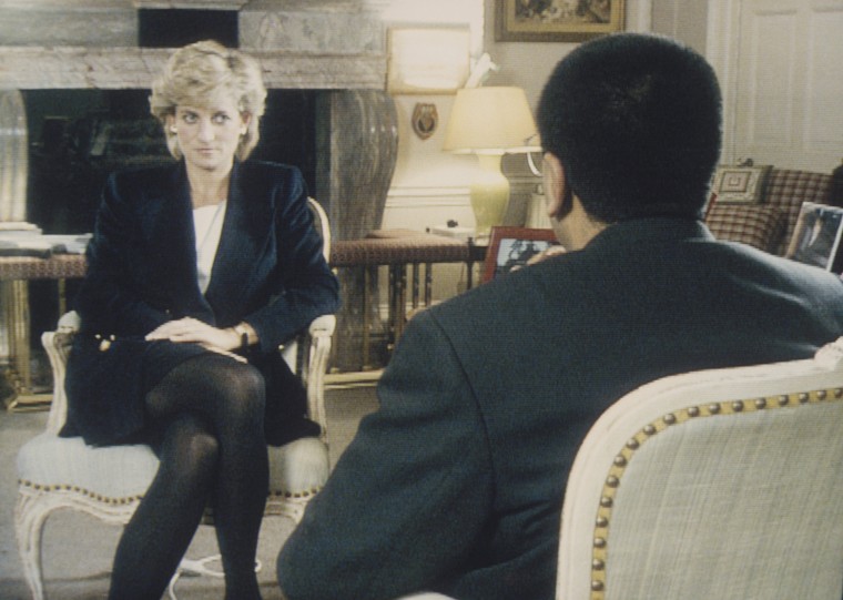 Martin Bashir interviews Princess Diana in Kensington Palace for the television program Panorama.