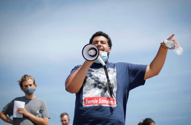 Image: Jaylen Cavil speaks to protesters at the Polk County Jail while they wait for Matè Muhammad to be released on Aug. 20, 2020, in Des Moines.