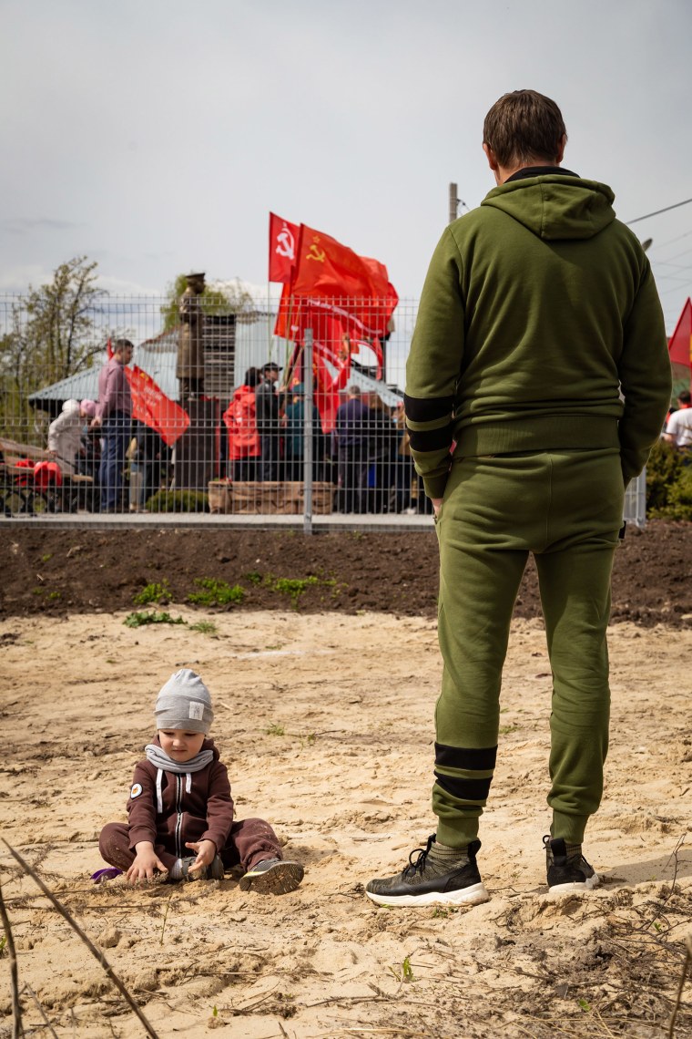 Image: People watch the laying the first stone in the foundations of the Stalin Center, Bor, Nizhny Novgorod