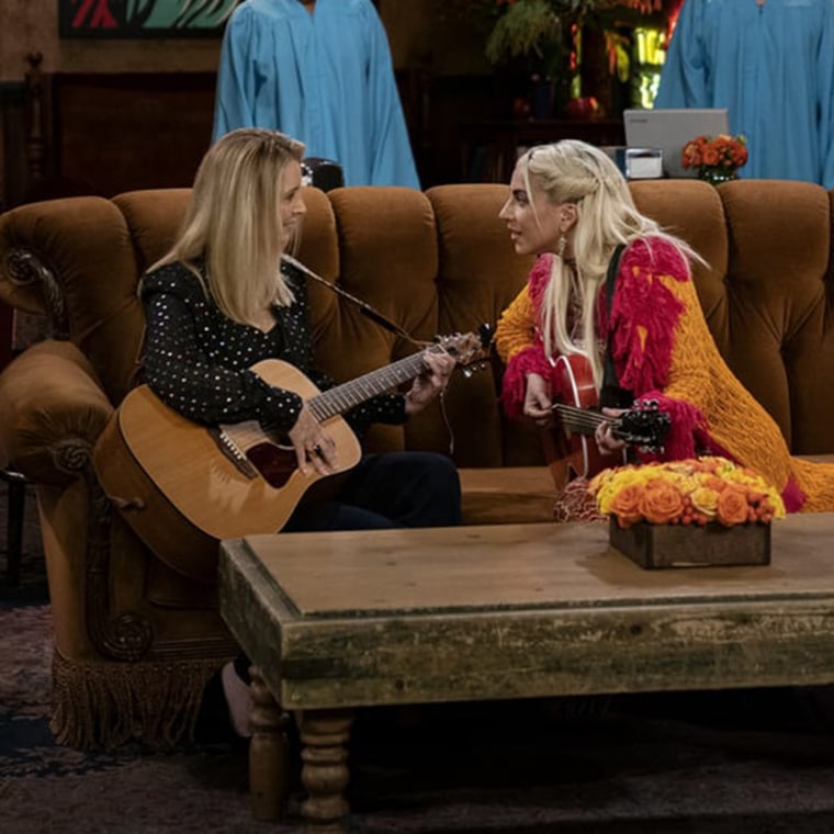 Lisa Kudrow and Lady Gaga get their "Smelly Cat" on during the "Friends" reunion.