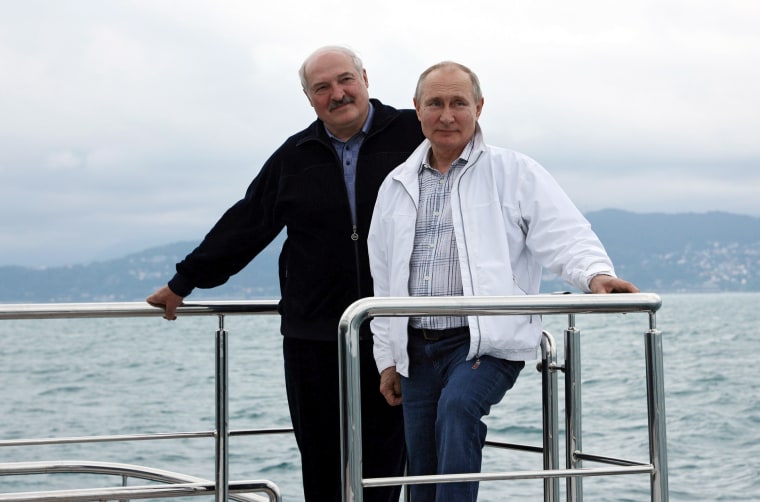Image: Russian President Putin meets with his Belarusian counterpart Lukashenko in Sochi