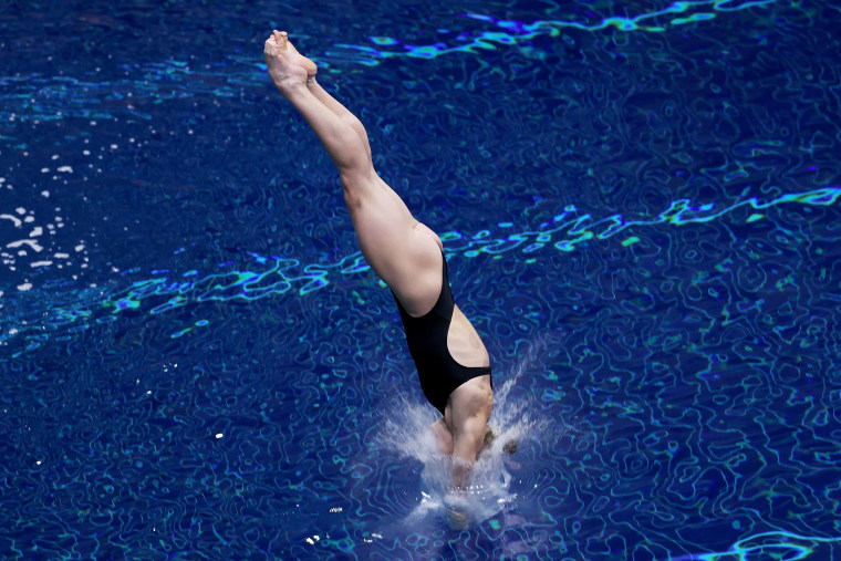 That Little Towel Olympic Divers Use Is Perfect for Drying Dishes