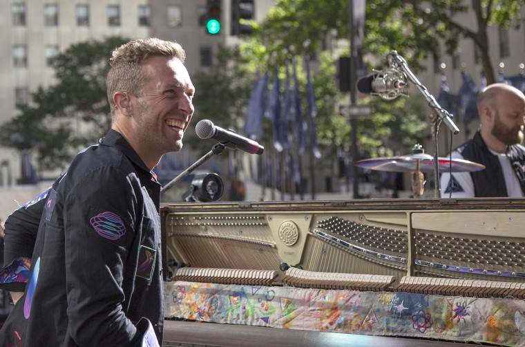 El líder de Coldplay, Chris Martin, no pudo contener su entusiasmo por volver a presentarse frente a una sala llena.