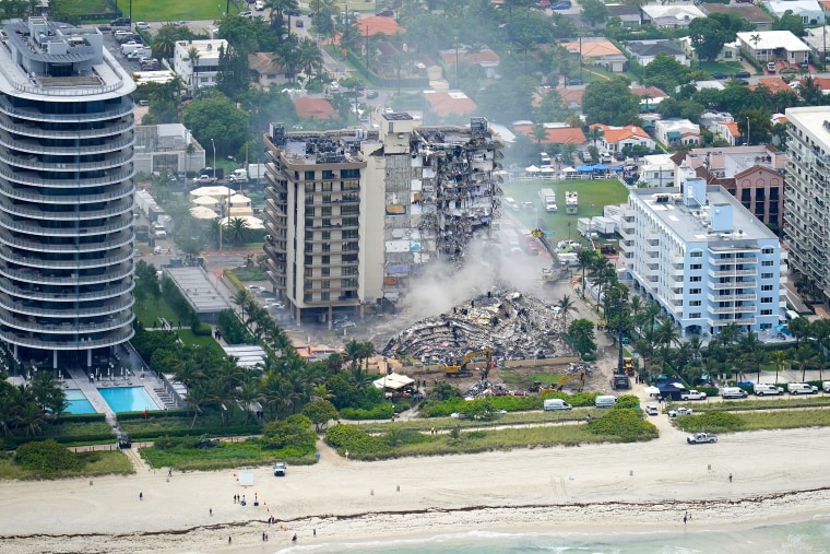 Image: Rescue personnel work in the rubble at the Champlain Towers South Condo on June 25, 2021, in Surfside.