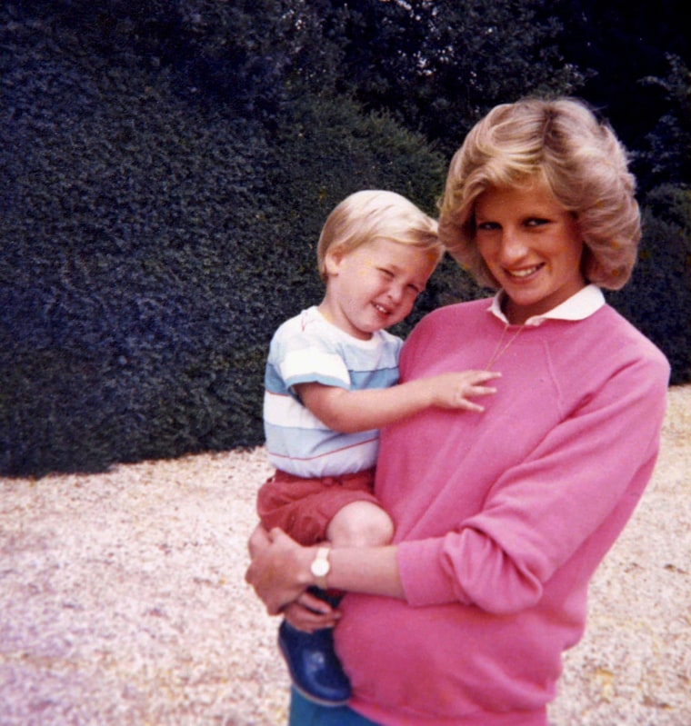 Image: Image: BRITAIN-ROYALS-DIANA