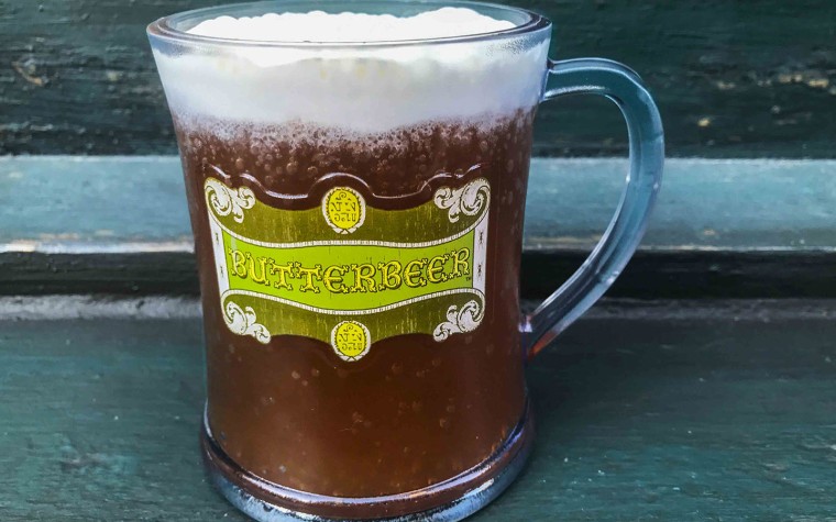 Throughout the Wizarding World of Harry Potter, Butterbeer is served in two varieties: cold and frozen.