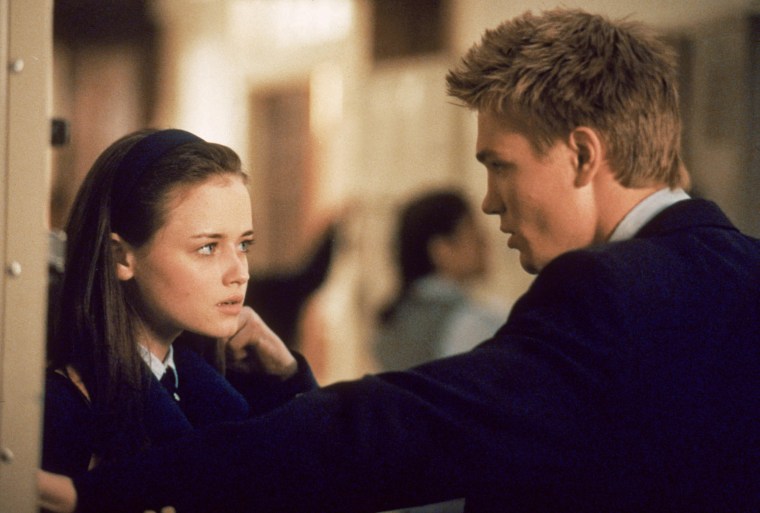 Film Still / Publicity Stills from Gilmore Girls Episode: 'The Deer Hunters' Alexis Bledel, Chad Michael Murray Ocotber 26, 2000 Photo Credit: Ron Batzdorff File Reference # 30846528THA  For Editorial Use Only -  All Rights Reserved