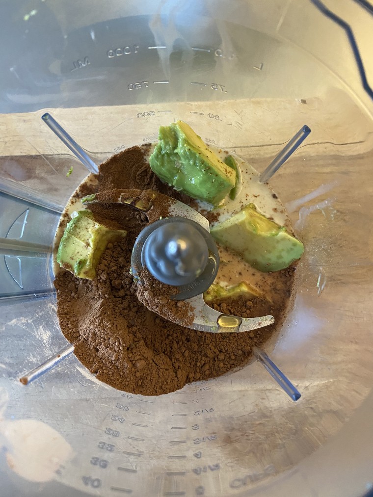 Add avocado, cocoa powder, nut milk, maple syrup, cinnamon, ground cayenne and sea salt to a blender.