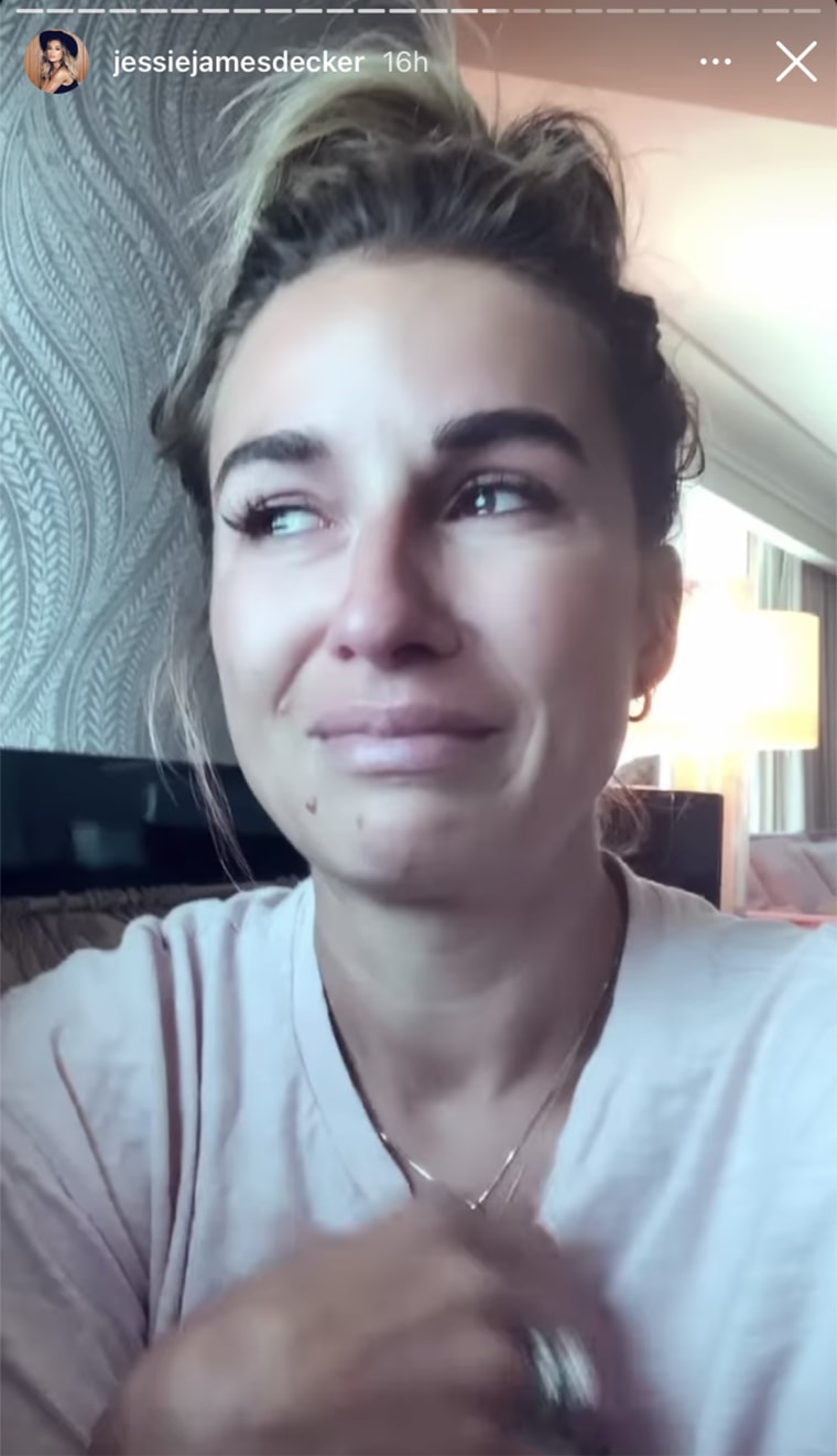 Jesse James Decker broke down in tears after reading a Reddit page devoted to criticizing her. 