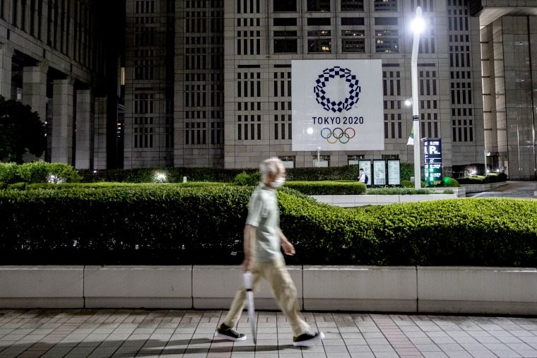 Image: Tokyo enters fourth coronavirus state of emergency