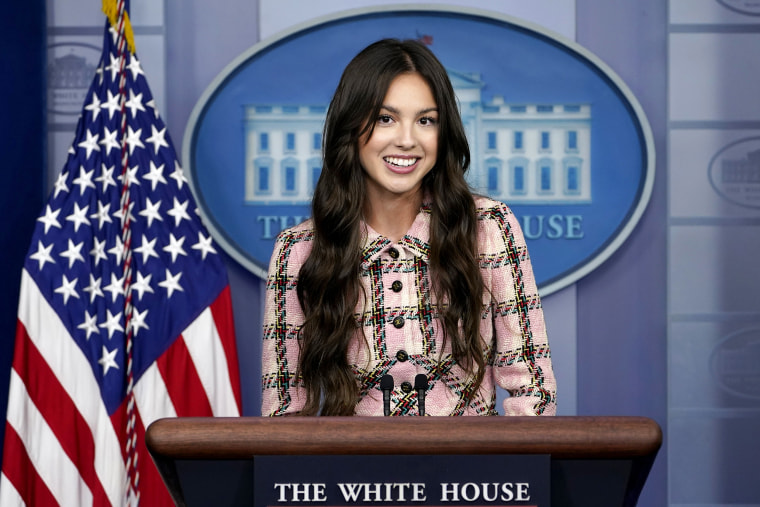 Image: Olivia Rodrigo speaks at the beginning of the daily briefing at the White House.