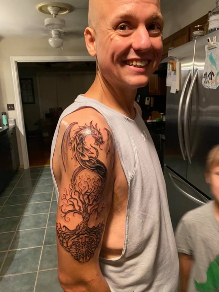 To stay motivated, Josh Gretz rewarded himself for smaller goals. When he was under 200 pounds, he got his first tattoo as a gift for his hard work. 