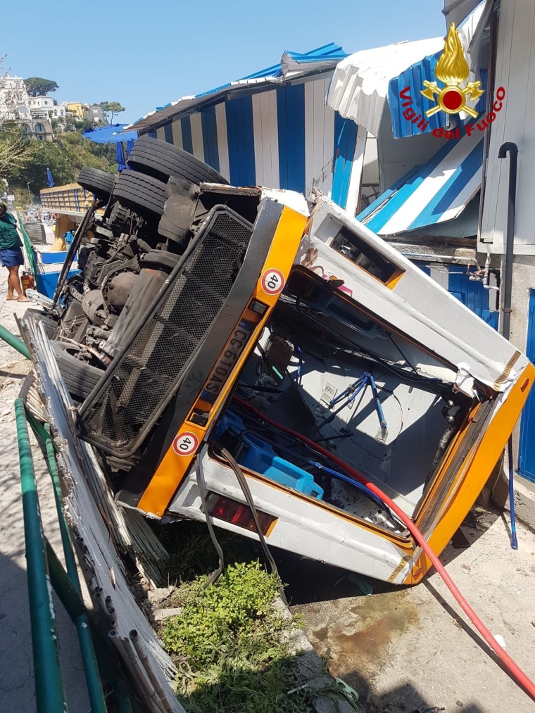 tour bus crash in italy 2023