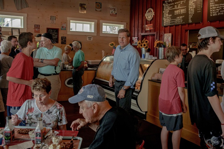 Image: Sununu visits Rubbin' Butts BBQ in Center Harbor, N.H.