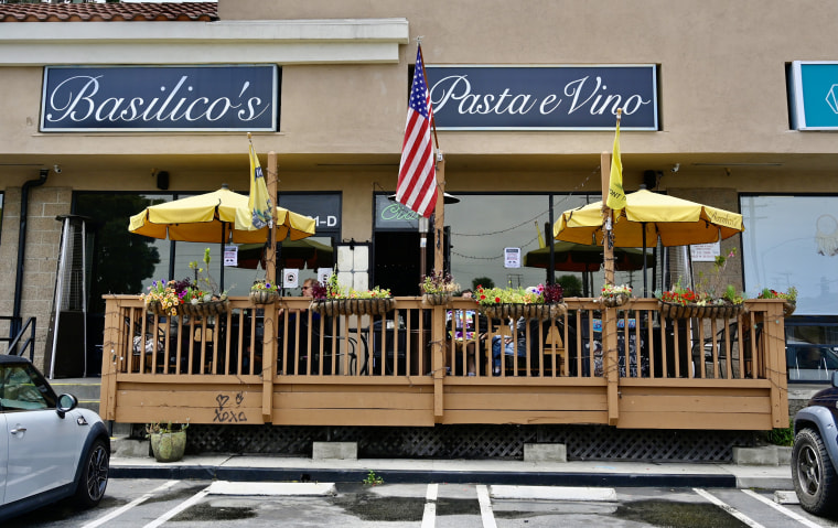 Huntington Beach restaurant urges unvaccinated diners