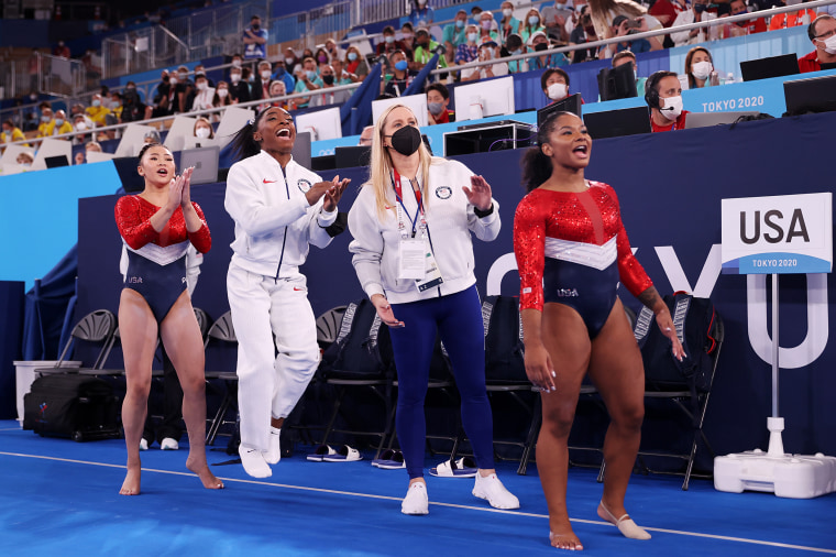 Simone Biles gives teammates empowering pep talk after withdrawing from  team final