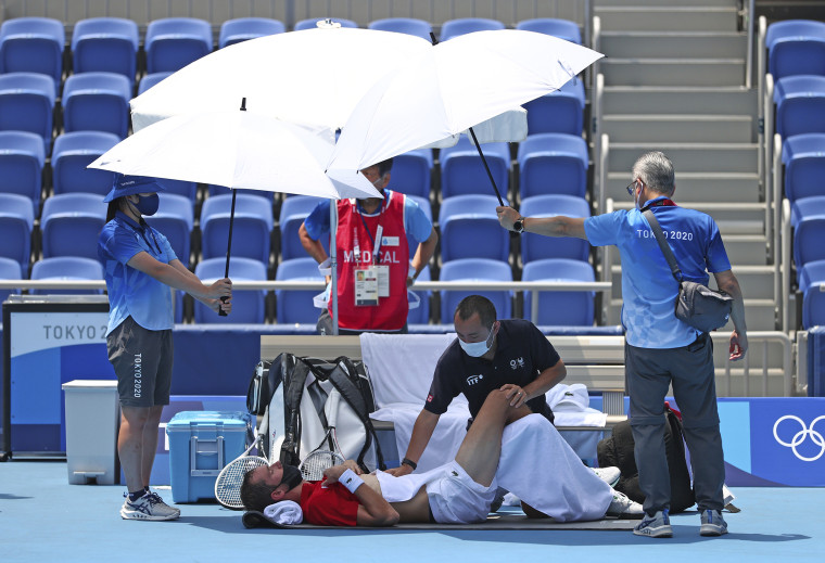 Medvedev gets medical treatment during men's singles third round. He won the match.