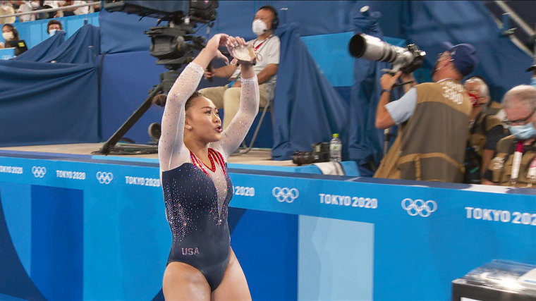 Hoda said she returned the sweet gesture to Lee and couldn't help but feel a bit emotional watching her compete without her family there.