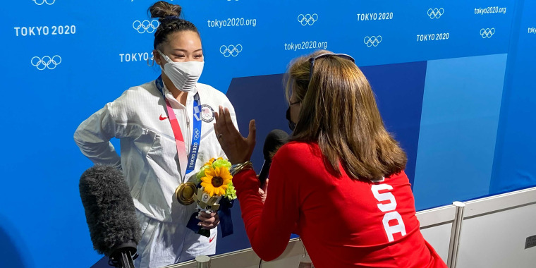 Hoda talks to gymnast Suni Lee about her gold medal win.