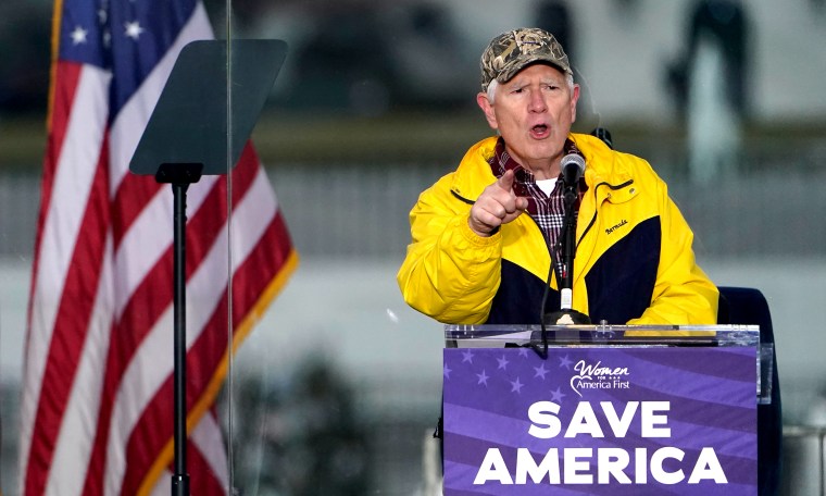Image: Mo Brooks speaking at the \"Save America Rally\".