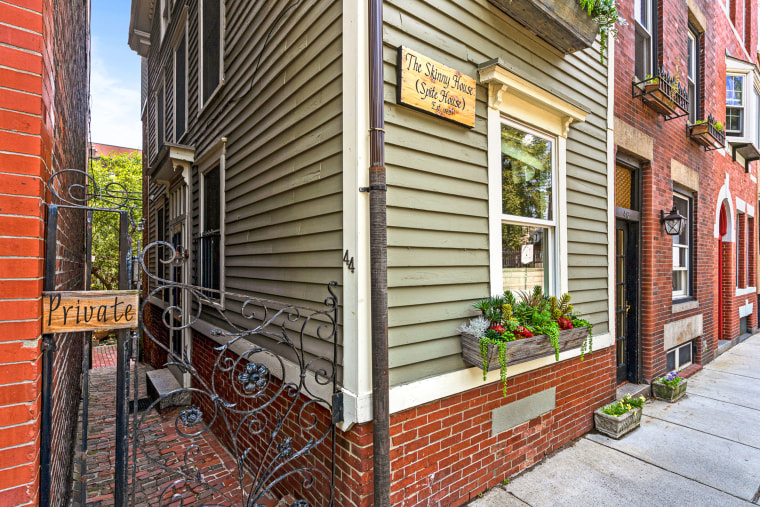 The home's entrance is on the side, not on the front of the building. 