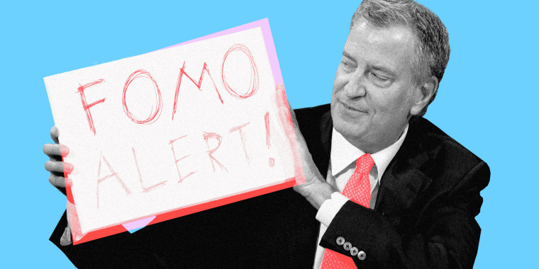 Illustration of New York City Mayor Bill de Blasio holding a sign that says \"FOMO ALERT!\"
