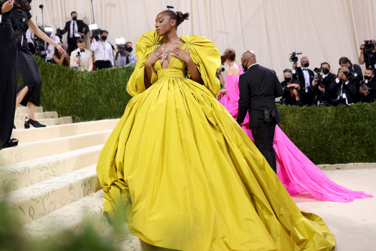 See Star Athletes' Met Gala Looks From the 2021 Event – NBC4