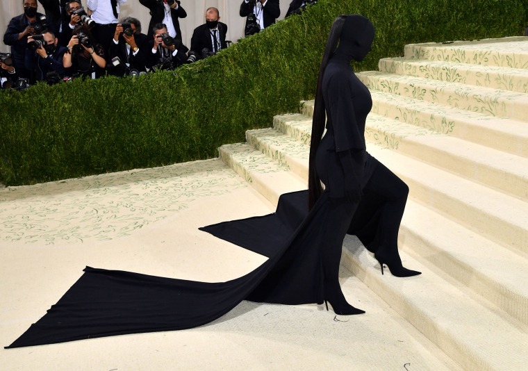 Met gala black dress best sale