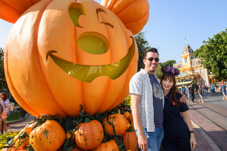 Zooey Deschanel and Jonathan Scott at Disneyland