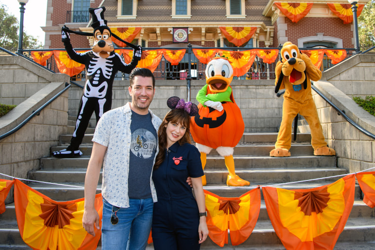 Zooey Deschanel and Jonathan Scott at Disneyland