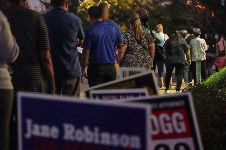 Image: Early voting begins in Texas
