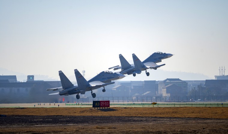 Image: J-16 air fighters