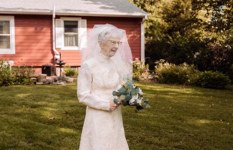 The staff at St. Croix Hospice was able to find a vintage 1940s wedding dress for Frankie to wear at the ceremony. 