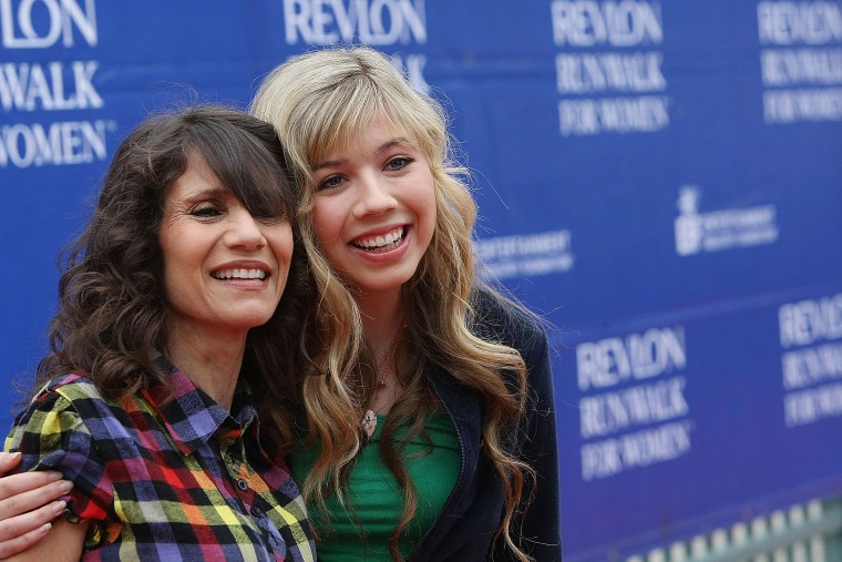 Jennette McCurdy and her mother in 2008