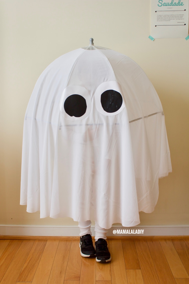 DIY ghost Halloween costume idea from Lara Fernandes