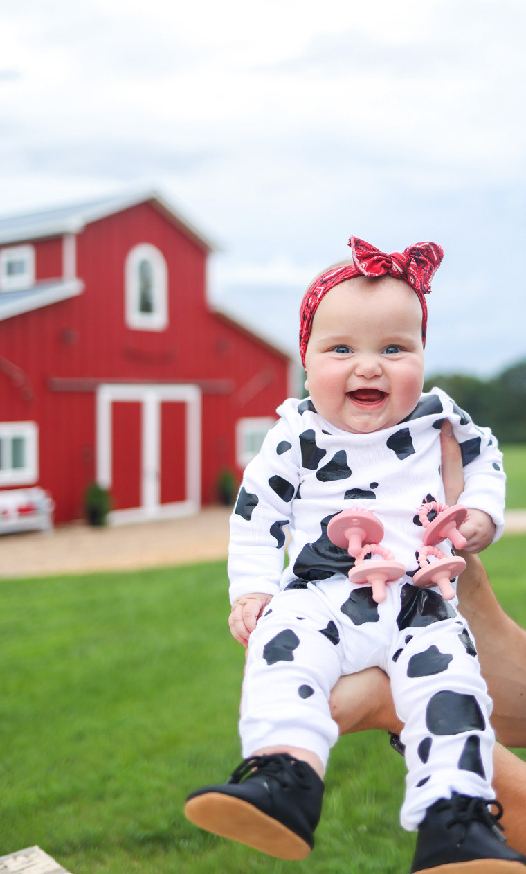 DIY cow Halloween costume idea from Laney Morelle