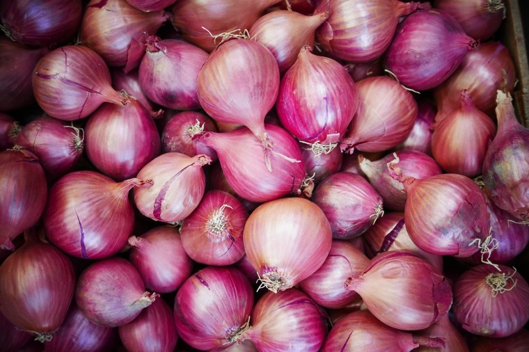 Yet more from those licensed 'professionals': Onions from Mexico linked to salmonella outbreak in 37 states 211020-red-onions-stock-ac-1006p