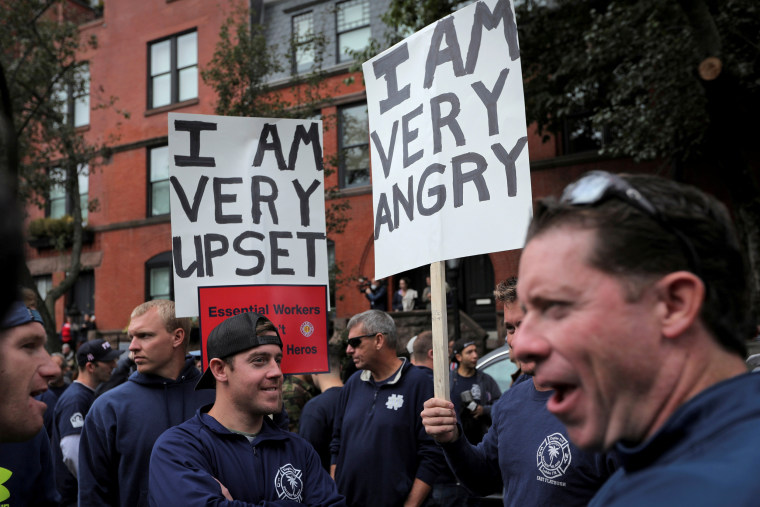 Image: Union firefighters and others protest against mandated vaccines in New York City